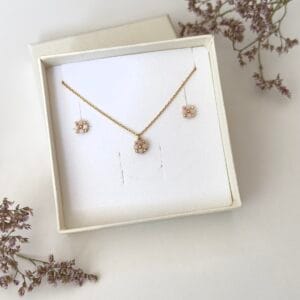 Delikatny komplet z opalem różowym